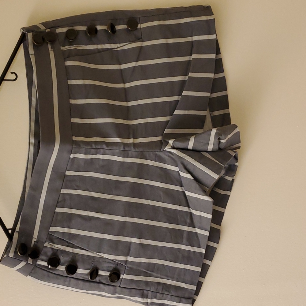 LOFT Shorts 4"